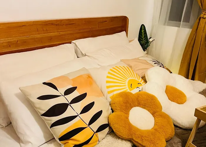 Bohemian-inspired Cozy Staycation At Mckinely Hills, Bgc 5*