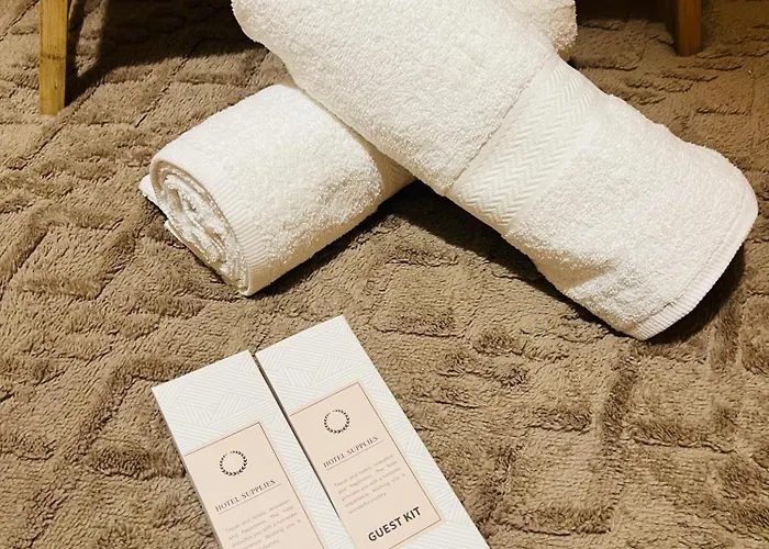 Hotel Bohemian-inspired Cozy Staycation At Mckinely Hills, Bgc